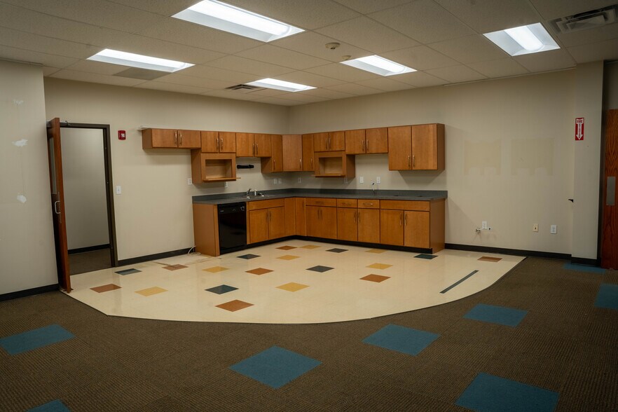 More Photos Of 463 New Karner Rd, Albany Office For Lease