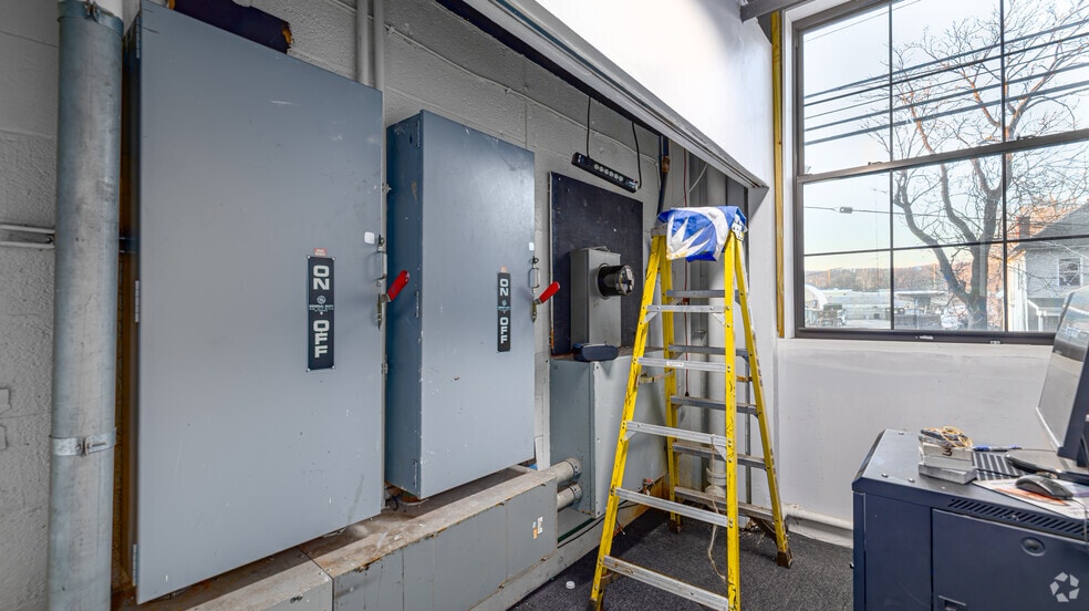 More Photos Of 1309-1645 W Front St, Plainfield Manufacturing For Lease