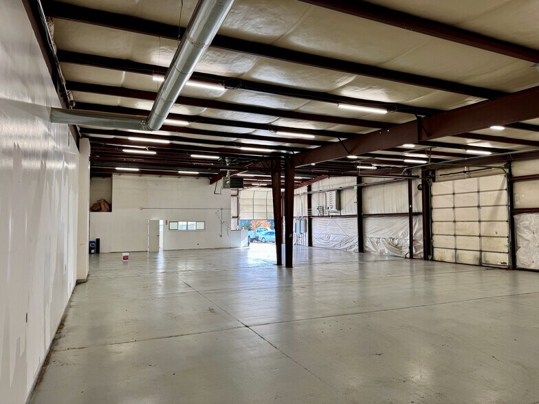 More Photos Of 5655 Parachute Cir, Colorado Springs Warehouse For Lease