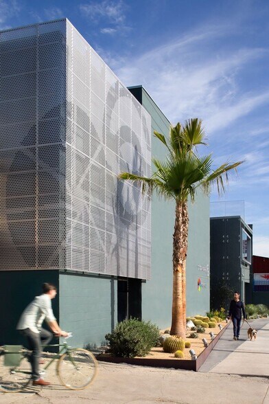 More Photos Of 5735 Melrose Ave, Los Angeles Loft Creative Space For Sale