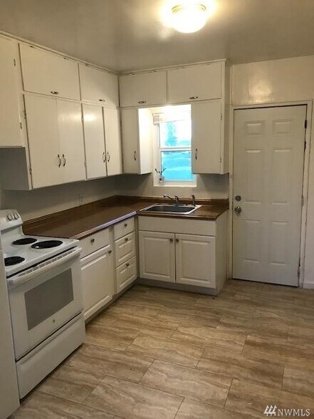 More Photos Of 222 G St SE, Quincy Apartments For Sale