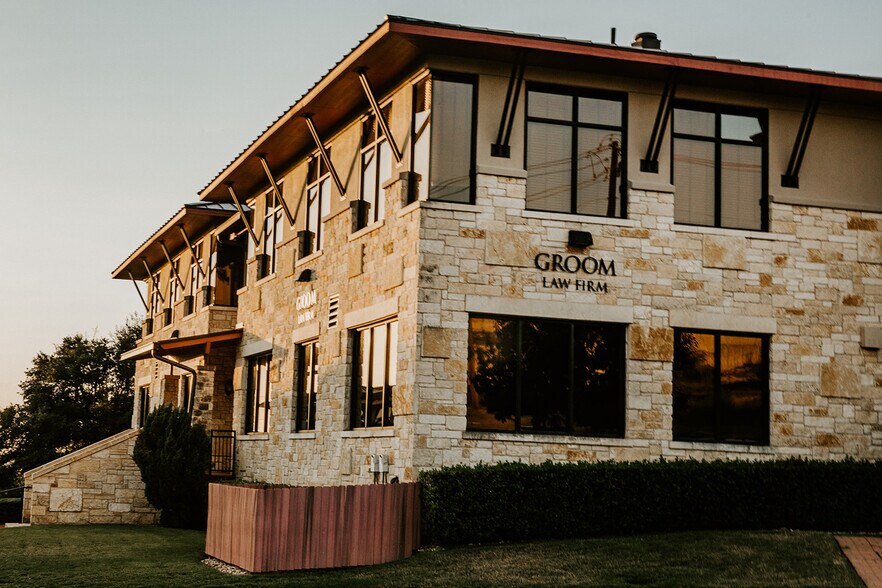 More Photos Of 2806 Flintrock Trace, Lakeway Loft Creative Space For Sale