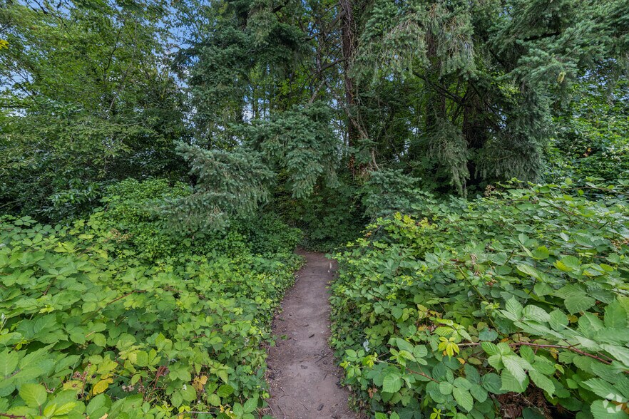 More Photos Of SW Barbur Blvd, Portland Land For Sale