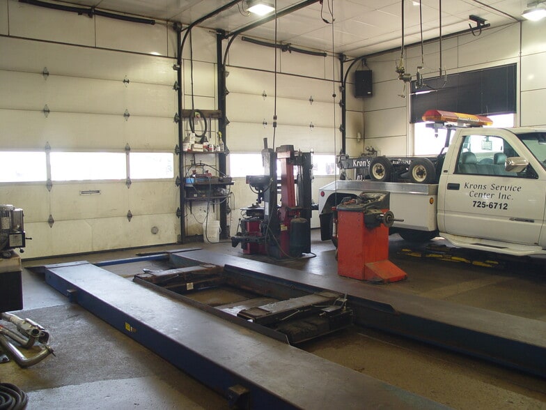 More Photos Of 1108 Main St, Neenah Auto Repair For Sale
