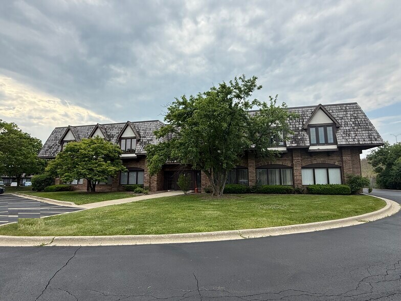 More Photos Of 28085 N Ashley Cir, Libertyville Medical For Sale