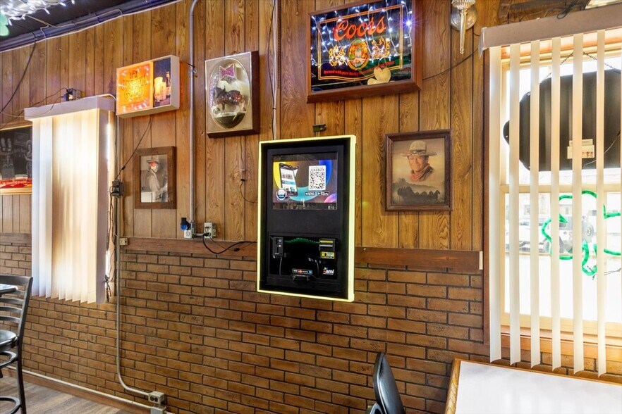 More Photos Of 1034 8th St, Onawa Bar For Sale