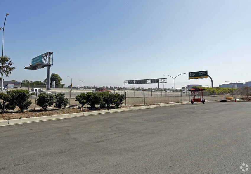 More Photos Of 3198 Airport Loop Dr, Costa Mesa Light Manufacturing For Lease