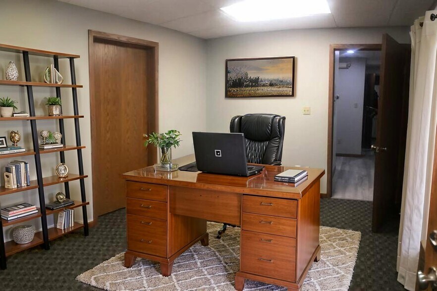 More Photos Of 1660 Akron Peninsula Rd, Akron Office For Sale