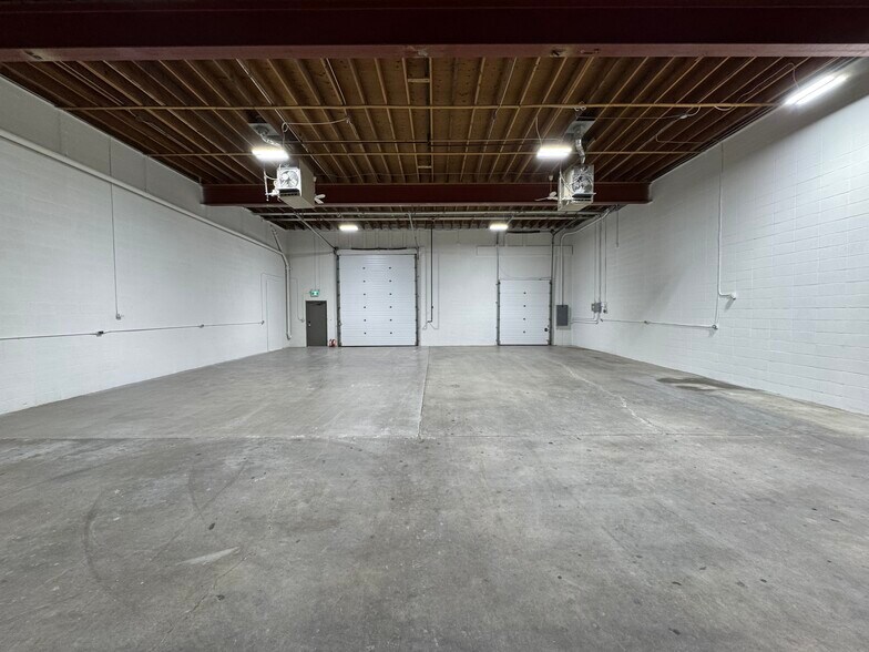 More Photos Of 1301-1313 Hastings Cres SE, Calgary Warehouse For Sale