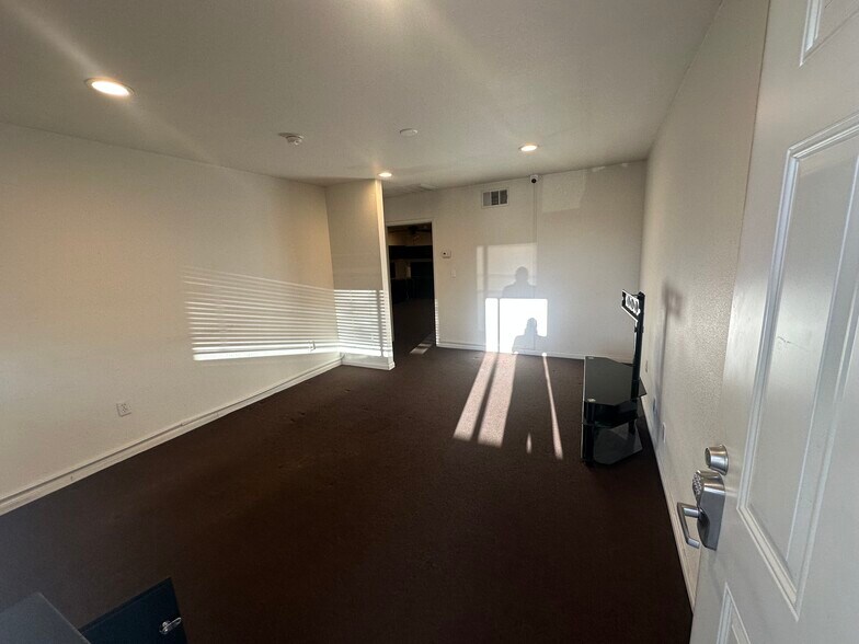 More Photos Of 2911-2943 Sammy Davis Jr Dr, Las Vegas General Retail For Lease