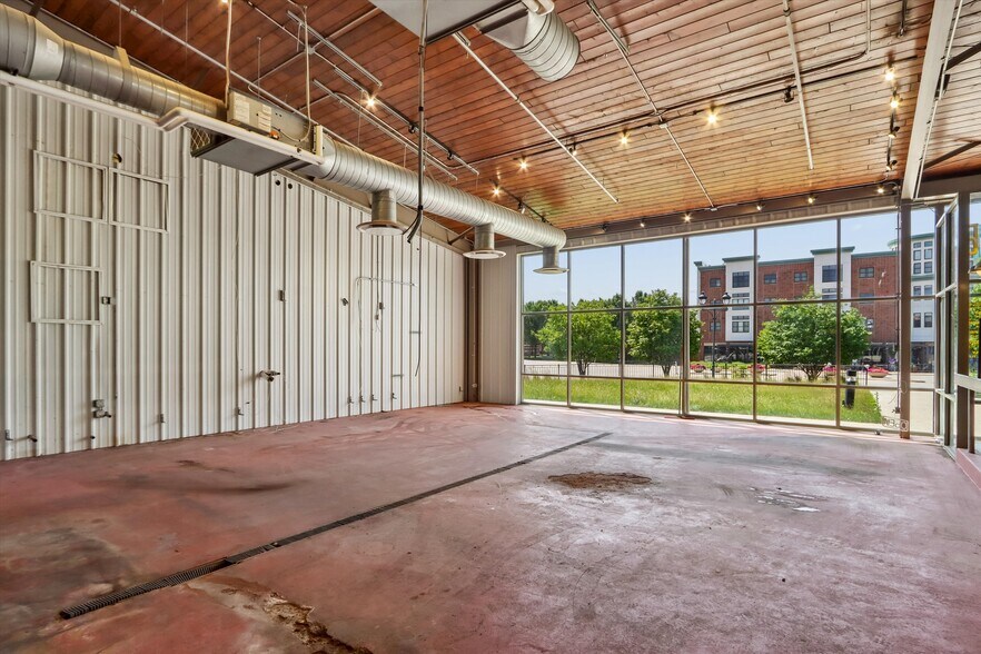 More Photos Of 903 Quarry Rd, Coralville Storefront For Sale