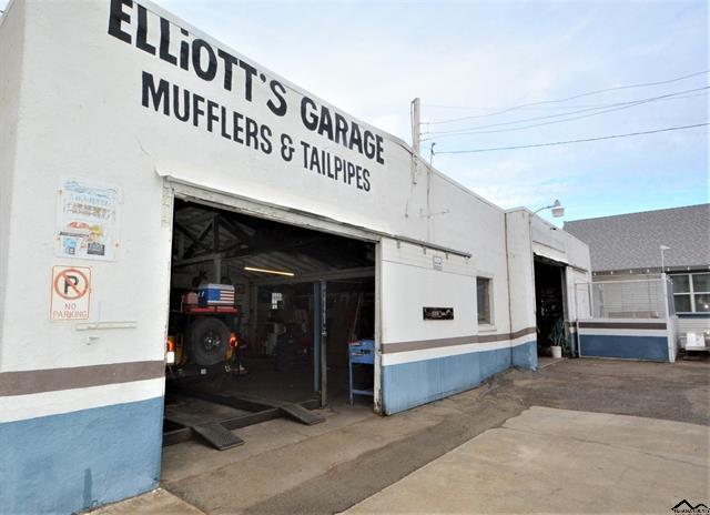 More Photos Of 1000 Walnut St, Red Bluff Service For Sale