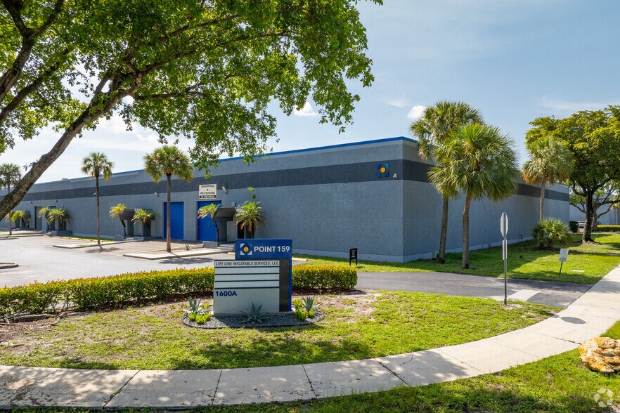 More Photos Of 1588-1600 NW 159th St, Miami Warehouse For Lease