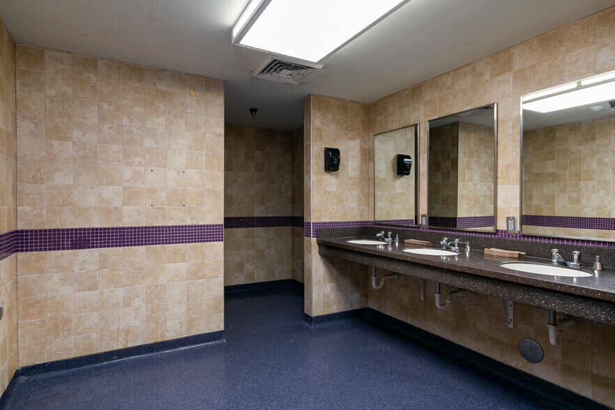 More Photos Of 1632 McCain Ln, Manhattan Sorority Fraternity House For Sale