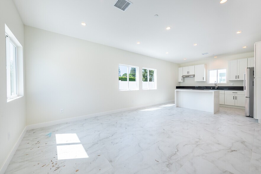 More Photos Of 8004 Shirley Ave, Reseda Multifamily For Sale