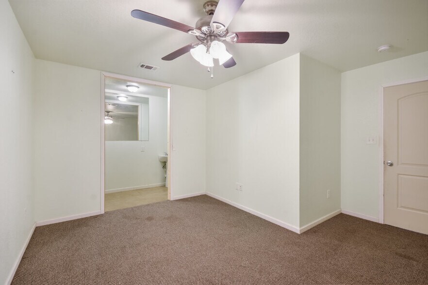 More Photos Of 15014 Iowa St, Austin Office Residential For Sale