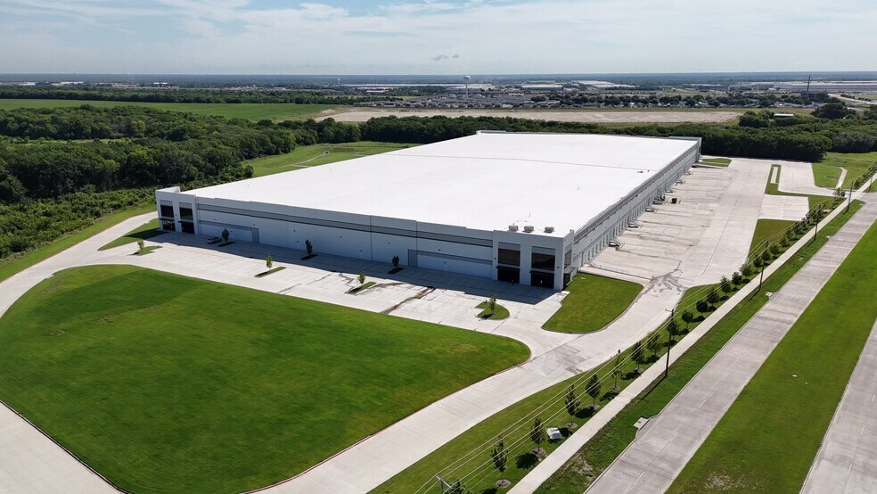 More Photos Of 601 W Pleasant Run Rd, Wilmer Distribution For Lease