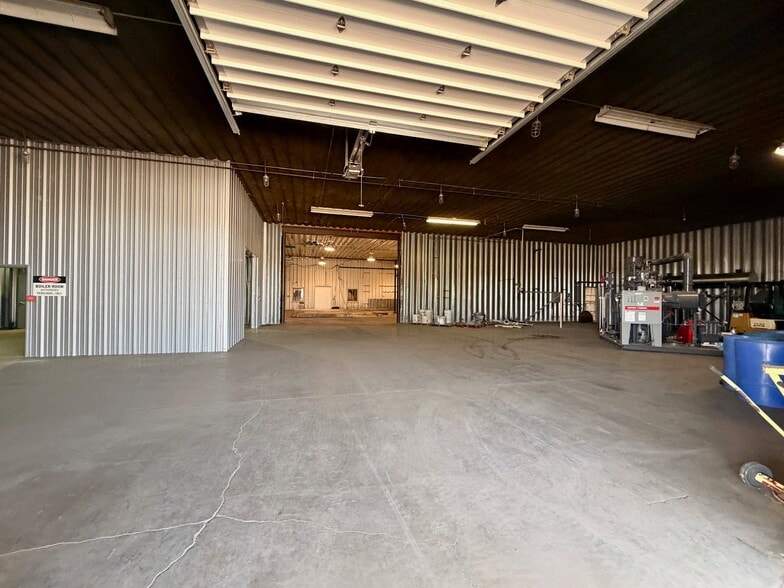 More Photos Of 4303 E 39th St, Kearney Warehouse For Sale
