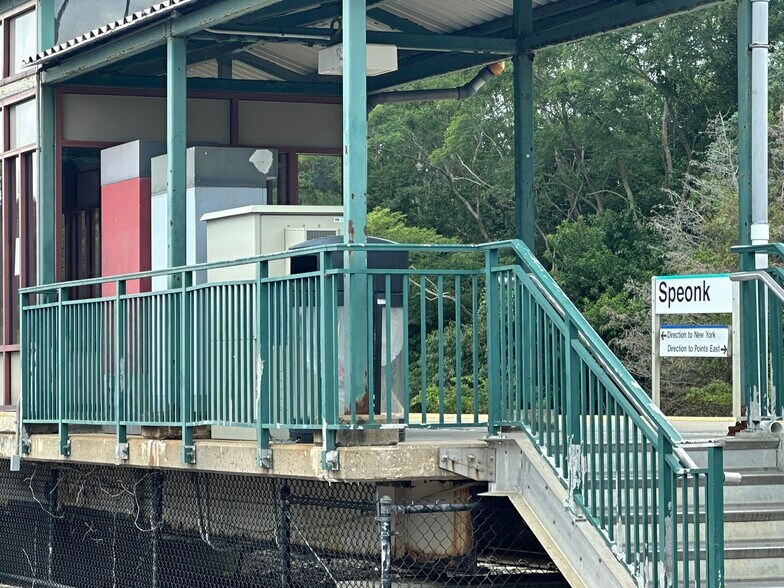 More Photos Of 41 N Phillips Ave, Speonk Apartments For Lease