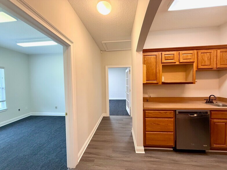 More Photos Of 4745 Sutton Park Ct, Jacksonville Medical For Sale