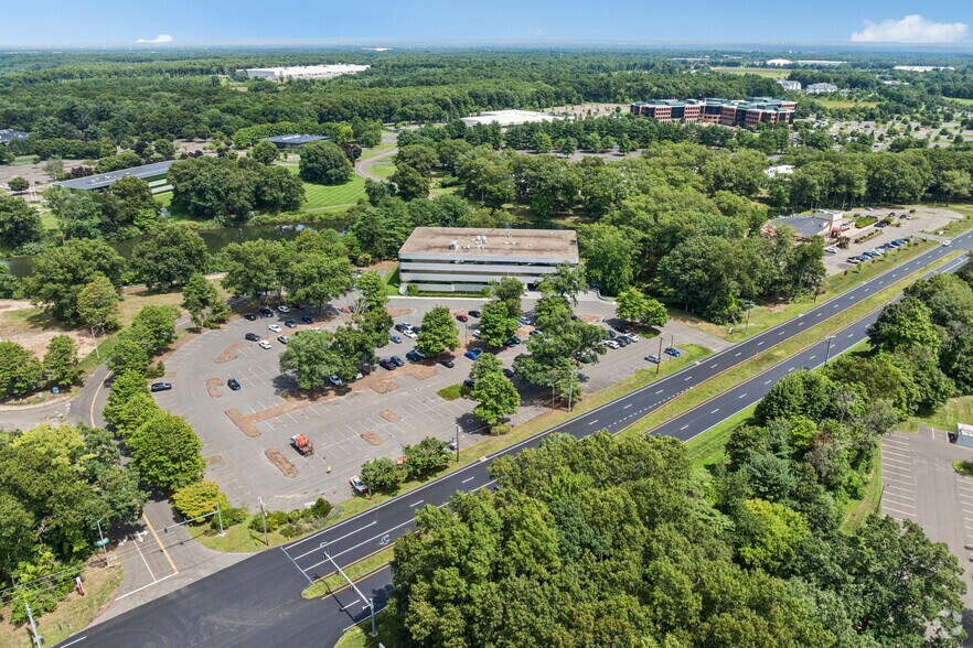 More Photos Of 2 Waterside Crossing, Windsor Office For Sale