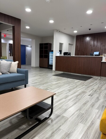 More Photos Of 16900 Halsted St, Harvey Hotel For Sale