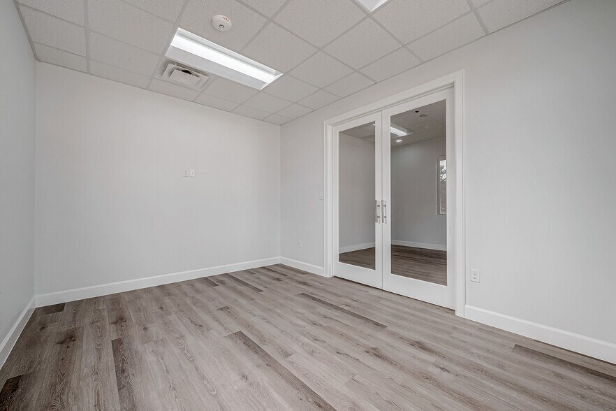 More Photos Of 18707 Mueschke Rd, Cypress Office For Sale