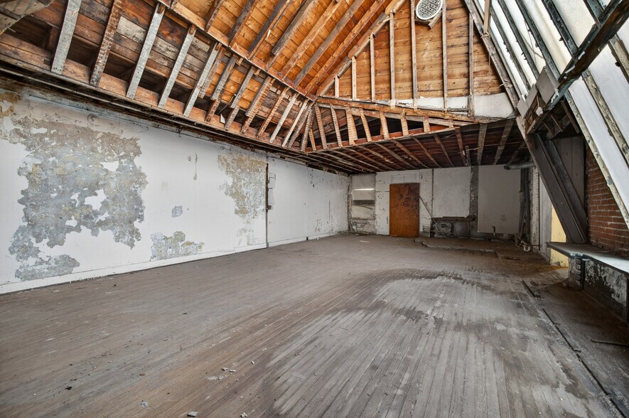 More Photos Of 42-58 Bank St, Waterbury, Ct, Waterbury Storefront Retail Office For Sale