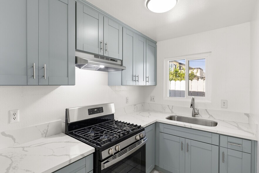 More Photos Of 4236 1/2 41st St, San Diego Apartments For Sale