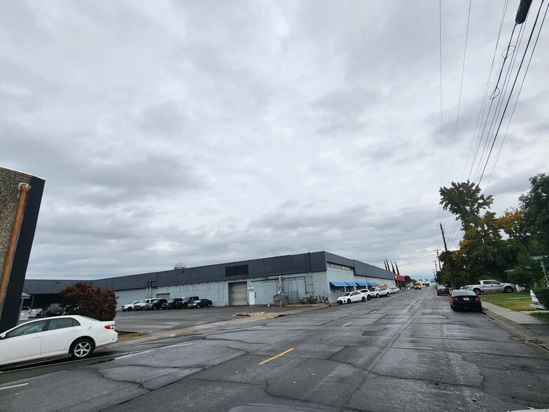 Primary Photo Of 909-911 Spiva Ave, Yuba City Warehouse For Lease