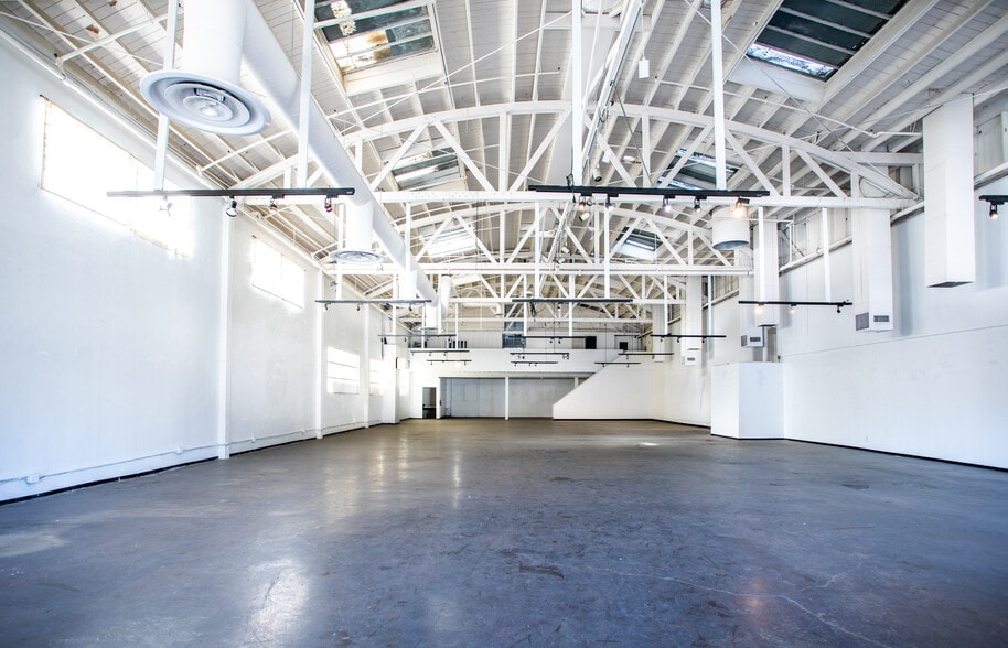 More Photos Of 2235-2251 S Sepulveda Blvd, Los Angeles Storefront For Sale