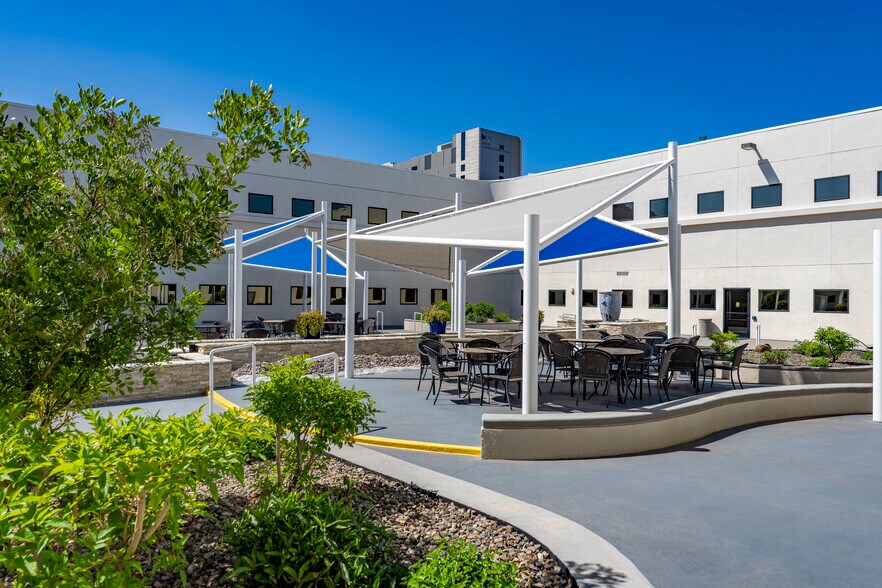 More Photos Of 1300 N 12th St, Phoenix Medical For Lease