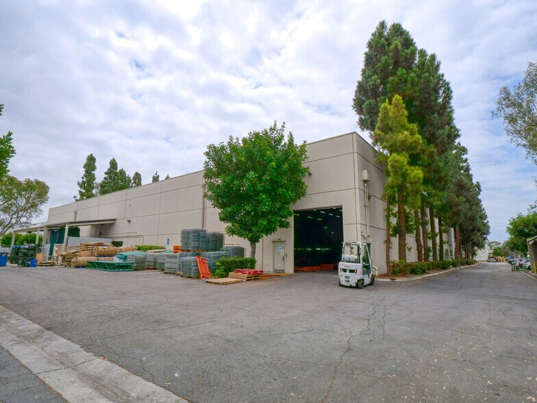 More Photos Of 7345 Orangewood Ave, Garden Grove Warehouse For Sale