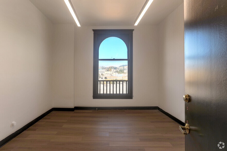 More Photos Of 2940 16th St, San Francisco Loft Creative Space For Lease