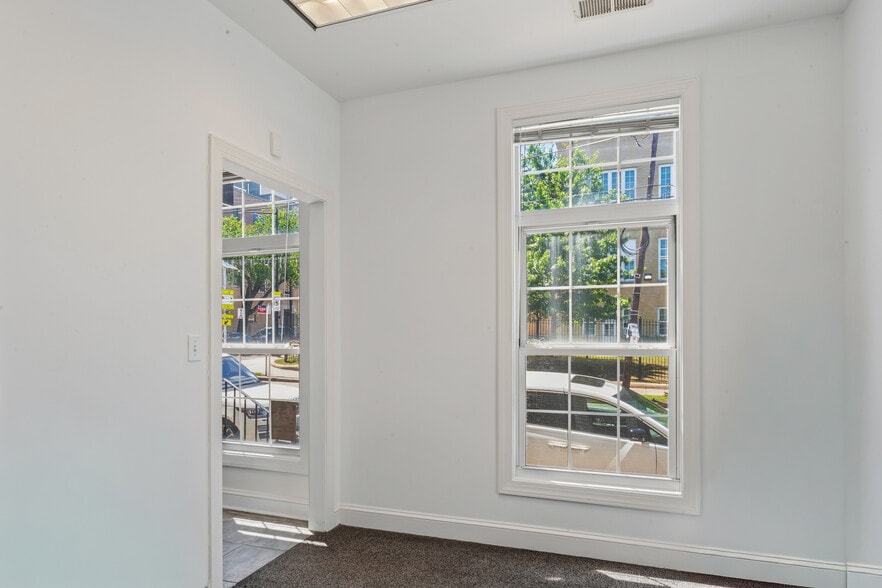 More Photos Of 1512 Marion Barry Ave SE, Washington Office For Sale