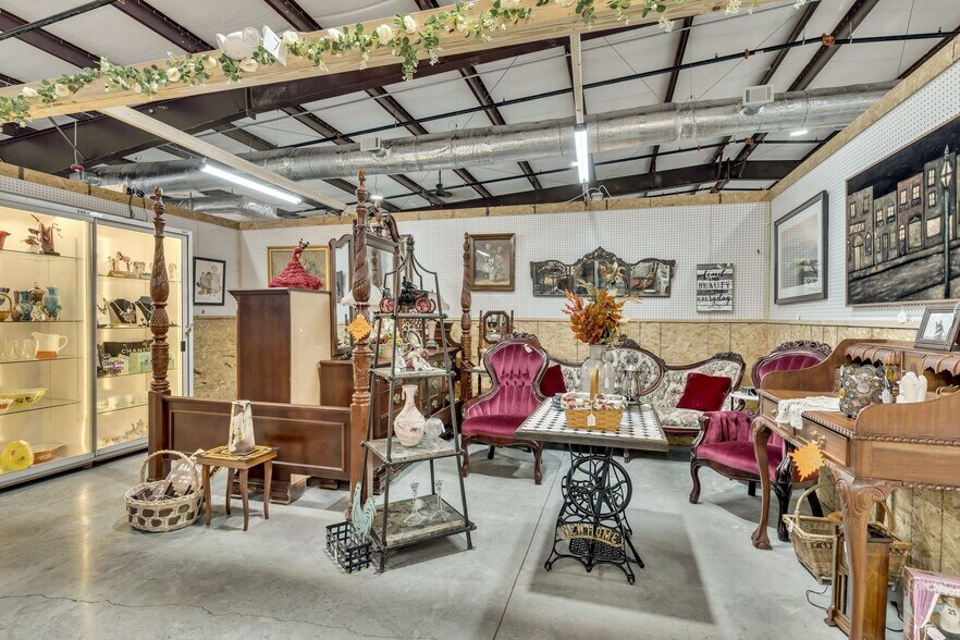 More Photos Of 2120 Old Highway 431 S, Greenbrier Freestanding For Sale