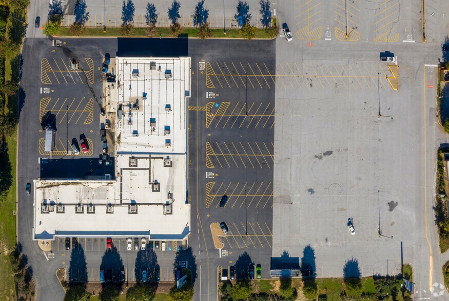 More Photos Of 3023 Wade Hampton Blvd, Taylors Freestanding For Lease