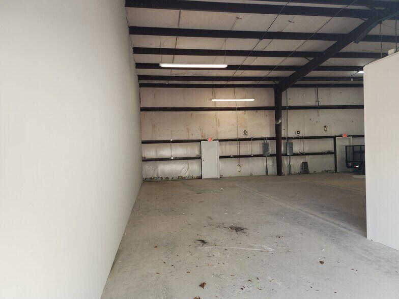 More Photos Of 460 NW Concourse Pl, Port Saint Lucie Light Manufacturing For Lease