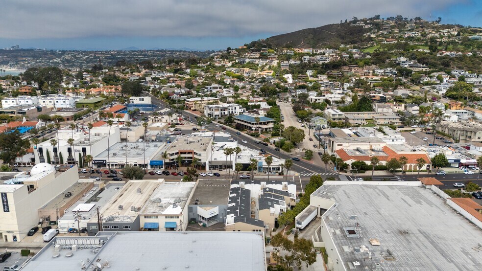 More Photos Of 7606 Girard Ave, La Jolla Apartments For Sale