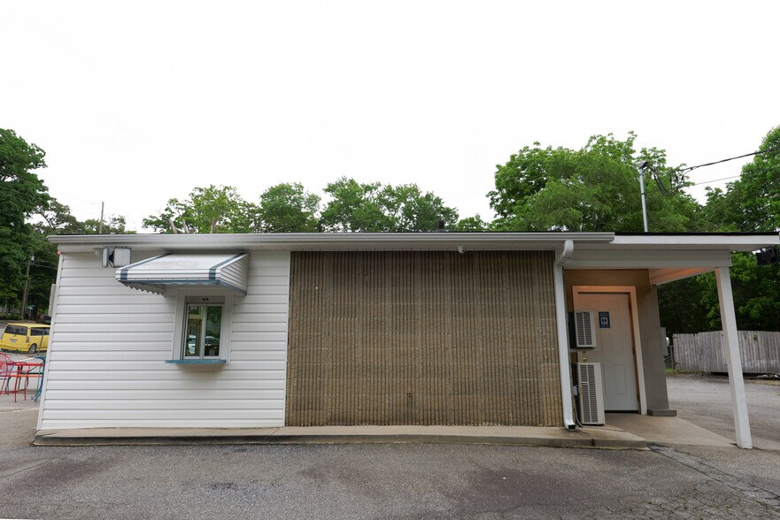 More Photos Of 405 W State St, Black Mountain Fast Food For Sale
