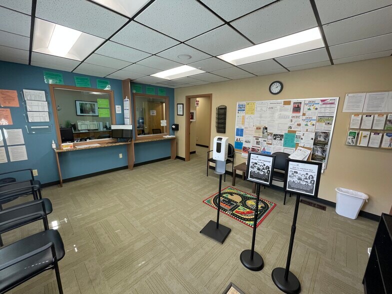 More Photos Of 1320-1326 Meridian Dr, Woodburn Office For Lease