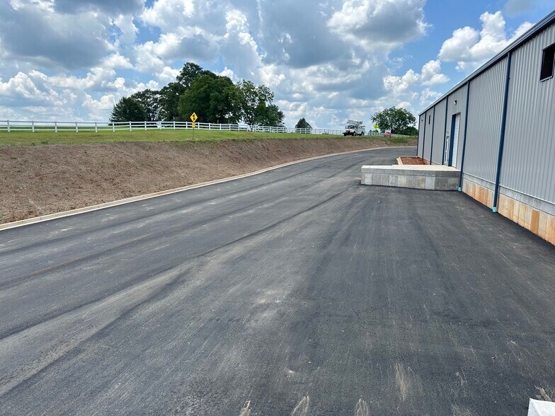 More Photos Of 130 Farrs Rd, Easley Manufacturing For Lease