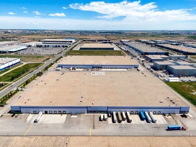 More Photos Of 5505 72nd Ave SE, Calgary Distribution For Lease