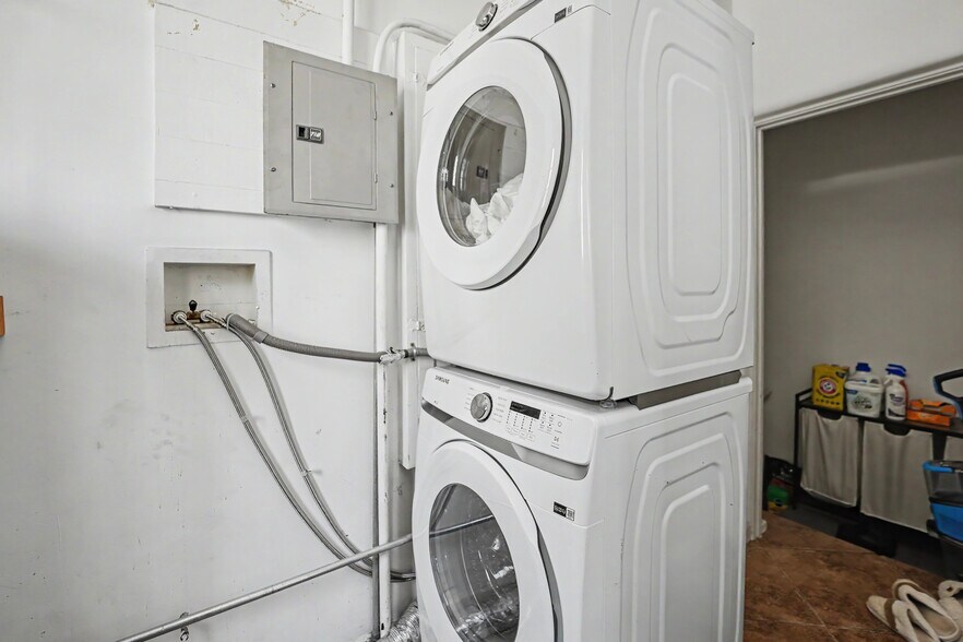 More Photos Of 942 S Mansfield Ave, Los Angeles Apartments For Sale