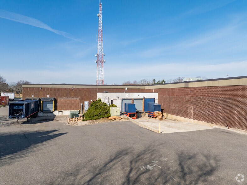 More Photos Of 1140 Motor Pky, Central Islip Warehouse For Lease