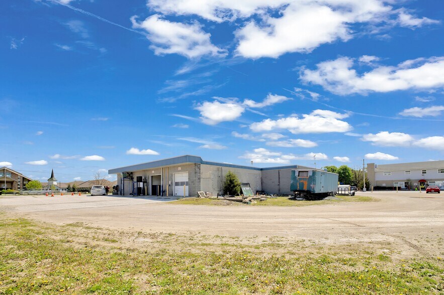 More Photos Of 1727 Division Rd N, Kingsville Restaurant For Sale