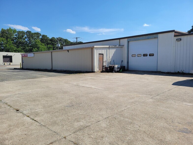 More Photos Of 499 Muller Ln, Newport News Showroom For Sale