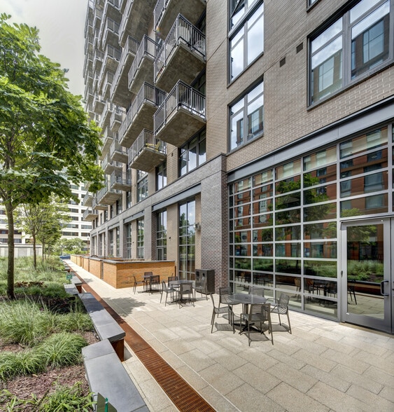 More Photos Of 1008 N Glebe Rd, Arlington Apartments For Lease