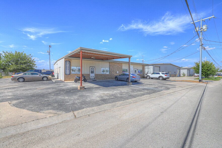 More Photos Of 242 Trade Center Dr, New Braunfels Warehouse For Lease