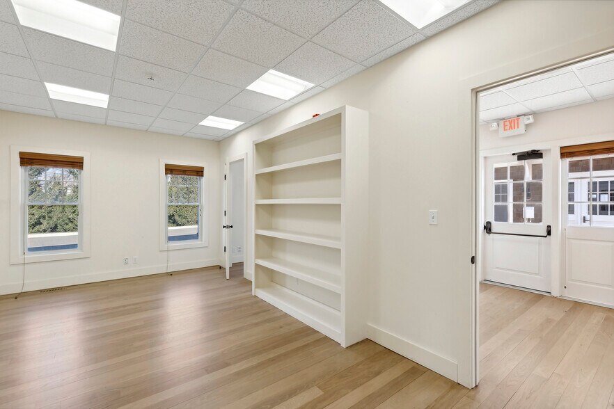 More Photos Of 50 Station Rd, Water Mill Unknown For Lease